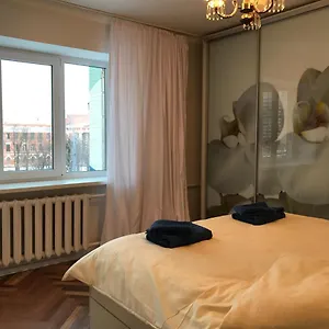 Апартаменты Sunny Overlooking The Royal Village, Киев